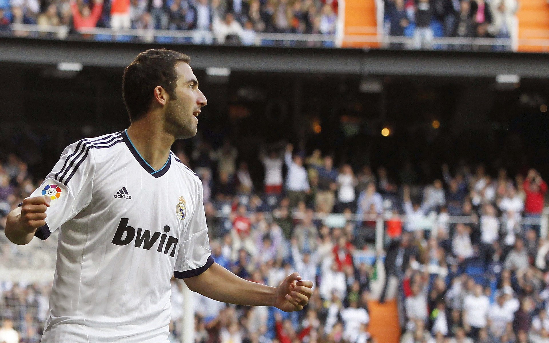 AYX体育官网-五大联赛中锋接应质量是否决定进攻推进效率，五大联赛前锋抢断