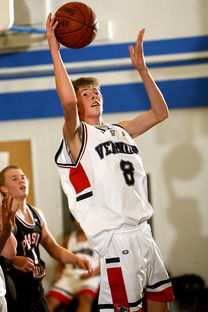 爱游互娱游戏官网-替补球员是否在关键比赛表现更专注稳定，替补球员应从什么位置入场